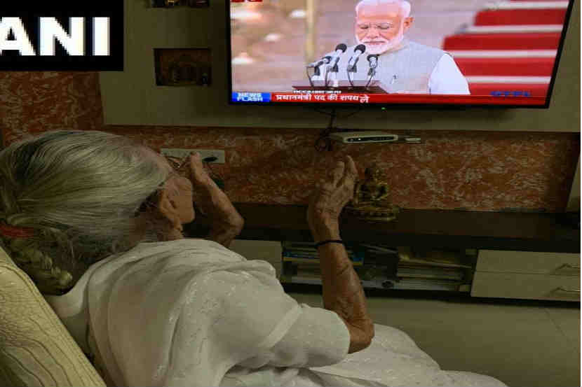 पंतप्रधान नरेंद्र मोदी यांच्या आई हिराबेन यांनीही पाहिला शपथविधी सोहळा