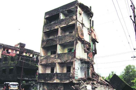 ३७८ इमारती धोकादायक ३७८ इमारती धोकादायक