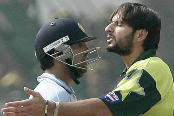 World Cup 2019 : ‘गंभीर अशिक्षितासारखं का बोलतोय?’; शाहिद आफ्रिदीचा टोला