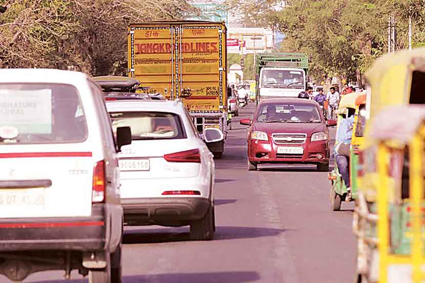 उलट दिशेने वाहतुकीत मुंबई-ठाणेकर आघाडीवर उलट दिशेने वाहतुकीत मुंबई-ठाणेकर आघाडीवर