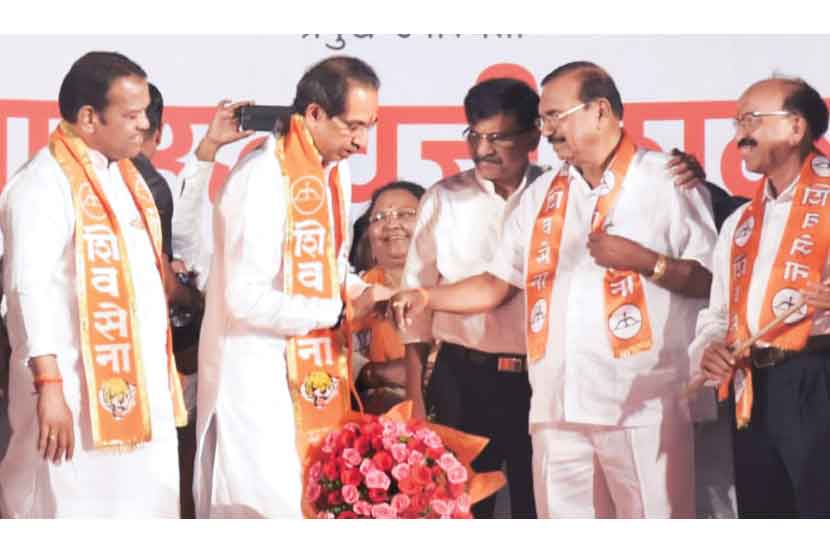 शिवसेनेचे माजी खासदार गजानन बाबर यांनी पुन्हा शिवसेनेत प्रवेश केला.