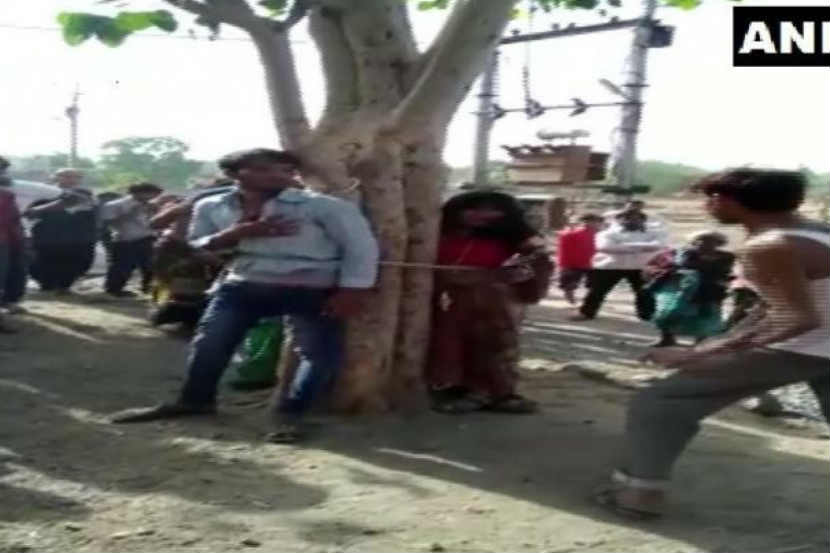 शिक्षेचा अघोरी प्रकार! पत्नीचा प्रियकर आणि त्याच्या बहिणींना झाडाला बांधून मारहाण