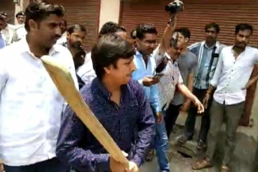 आमदार आकाश विजयवर्गीयला भाजपाची नोटीस