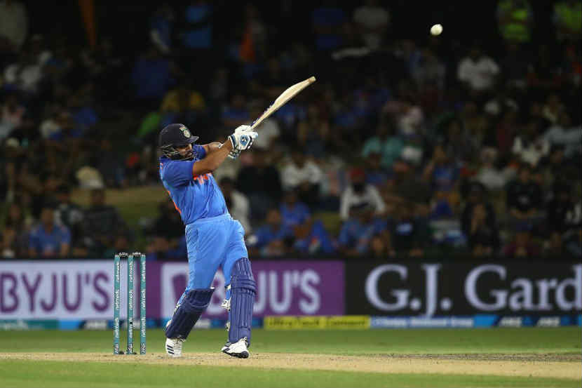 World Cup 2019 : धोनीला मागे टाकत रोहित ठरला सिक्सर किंग