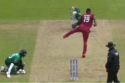 WC 2019 Video : असा ‘अजब-गजब’ रन आऊट तुम्ही पाहिला आहे का?