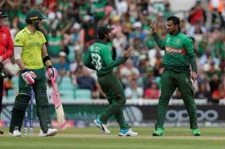 Cricket World Cup 2019 : शाकीबची अष्टपैलू कामगिरी, आफ्रिदी-जयसूर्याला टाकलं मागे Cricket World Cup 2019 : शाकीबची अष्टपैलू कामगिरी, आफ्रिदी-जयसूर्याला टाकलं मागे