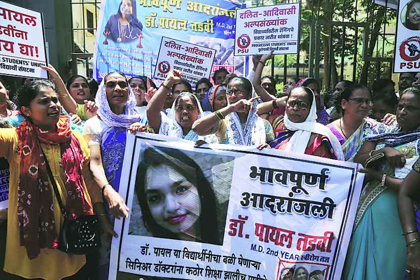 आत्महत्या नकोत; धोरण हवे..
