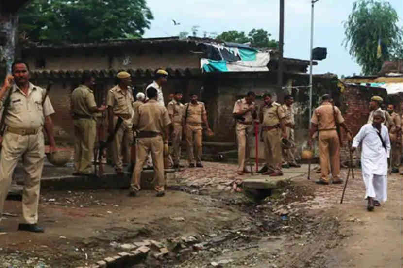 अलीगढमधील टप्पल परिसरात राहणारी अडीच वर्षांची मुलगी घरातून बेपत्ता झाली होती. २ जून रोजी तिचा मृतदेह गावाबाहेरील कचराकुंडीजवळ सापडला होता.