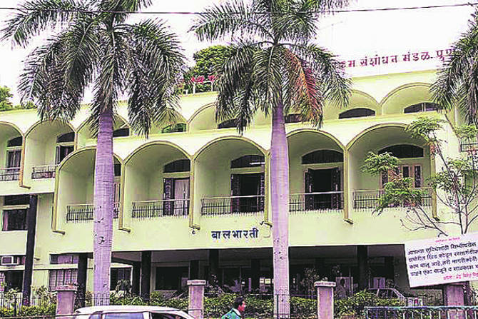 अनेक शाळांमध्ये शिक्षकांनी नव्या पद्धतीने संख्यावाचन शिकवलेही आहे. 