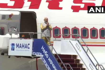 बिश्केक : शांघाय सहकार्य परिषदेसाठी पंतप्रधान नरेंद्र मोदी किर्गिझस्तानची राजधानी बिश्केक येथे पोहोचले आहेत.