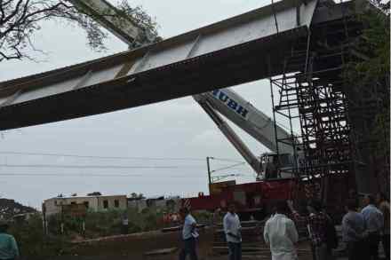 Cyclone Vayu: पश्चिम रेल्वेवरील वाहतूक विस्कळीत