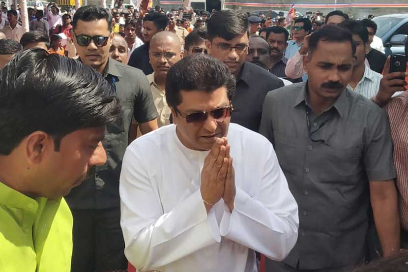 नुसत्या नोकर्यांच्या मागे लागू नका, स्वतःमधील प्रतिभा ओळखा : राज ठाकरे नुसत्या नोकर्यांच्या मागे लागू नका, स्वतःमधील प्रतिभा ओळखा : राज ठाकरे