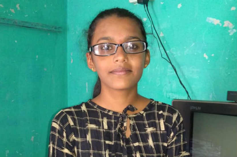 पिंपरी-चिंचवड : राजनंदिनी शिंदे या विद्यार्थ्यीनीने दहावीच्या परिक्षेत ७४.६० टक्के गुण मिळवत आई-वडिलांच्या कष्टाचे चीज केले.