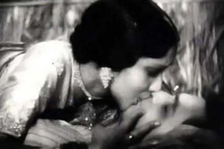 Video : किसिंग सीन करणारी ‘ही’ ठरली पहिली बॉलिवूड अभिनेत्री