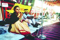 जळाच्या कलेने जीव रे कलतो..