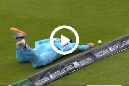 Video : याला म्हणतात फिल्डिंग! ‘हा’ व्हिडीओ एकदा बघाच Video : याला म्हणतात फिल्डिंग! ‘हा’ व्हिडीओ एकदा बघाच