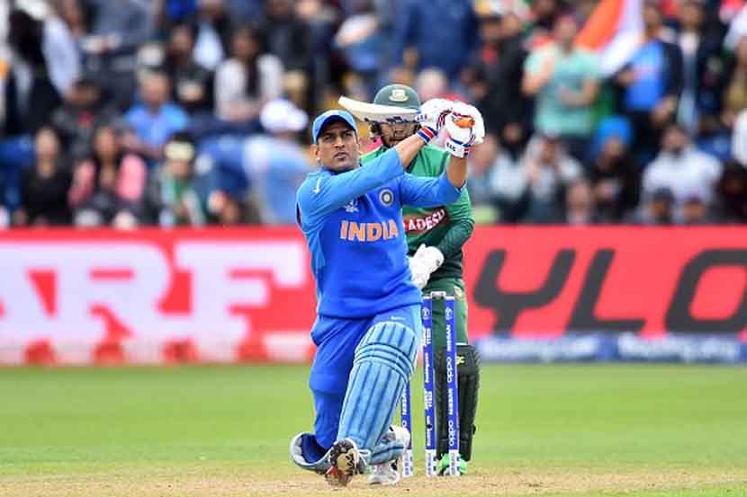 World Cup 2019 : धोनीने एक-दोन वर्ष क्रिकेट खेळत रहावं – लसिथ मलिंगा