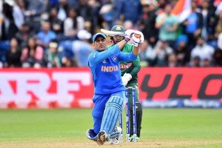 World Cup 2019 : धोनीने एक-दोन वर्ष क्रिकेट खेळत रहावं – लसिथ मलिंगा