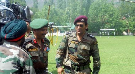 “धोनीला सुरक्षेची गरज नाही, तोच देशाचं रक्षण करेल”