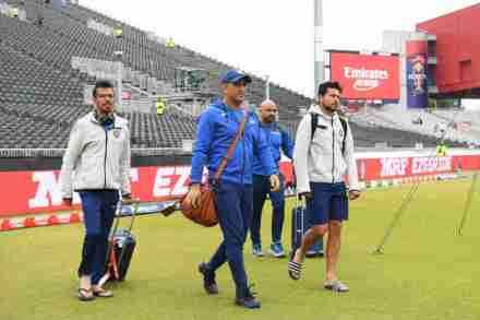 World Cup 2019 : मैदानावर पाऊल ठेवताच धोनीचा विक्रम, सचिनच्या पंगतीत मिळवलं स्थान