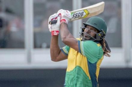 Video : ‘गेल’ वादळाचा तडाखा; केल्या ५४ चेंडूत १२२ धावा Video : ‘गेल’ वादळाचा तडाखा; केल्या ५४ चेंडूत १२२ धावा