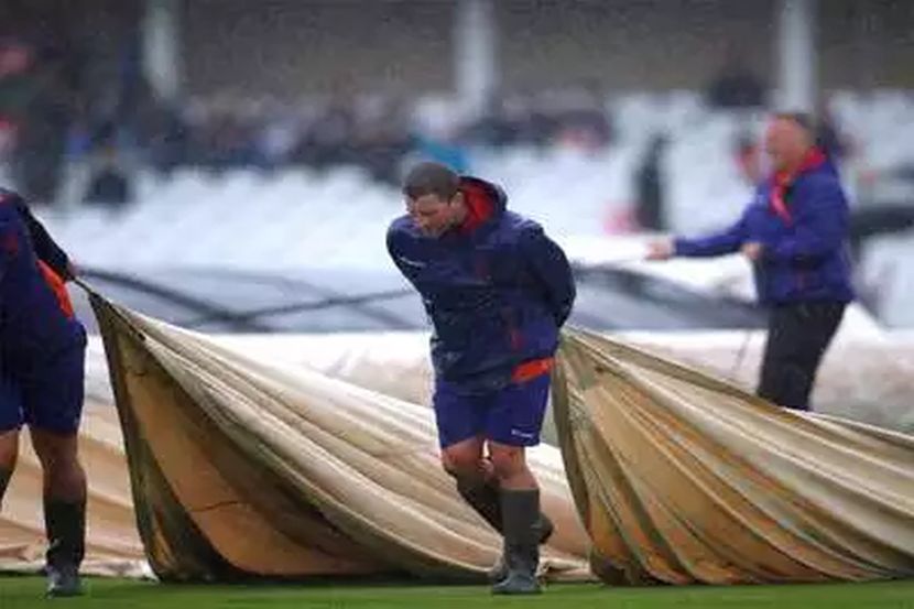 IND vs NZ : उपांत्य सामन्यात पावसाचा खोडा IND vs NZ : उपांत्य सामन्यात पावसाचा खोडा