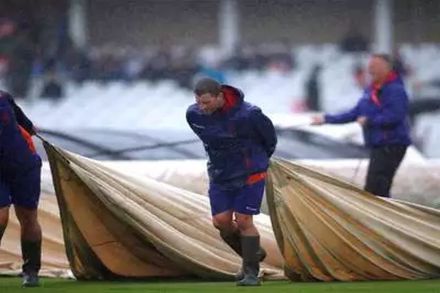 IND vs NZ : उपांत्य सामन्यात पावसाचा खोडा IND vs NZ : उपांत्य सामन्यात पावसाचा खोडा