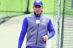 ..अन्यथा धोनीचे संघातील स्थान धोक्यात!