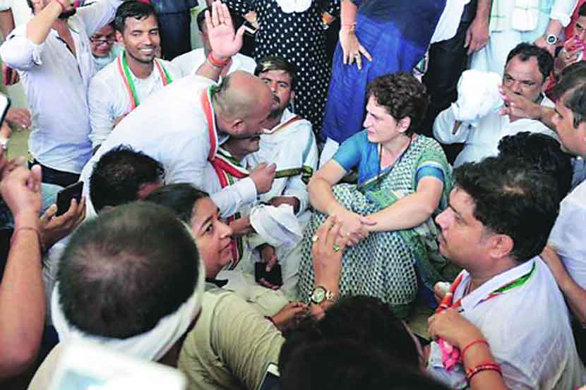 सोनभद्रमध्ये प्रियंकांना पुन्हा रोखले; काही पीडितांची भेट
