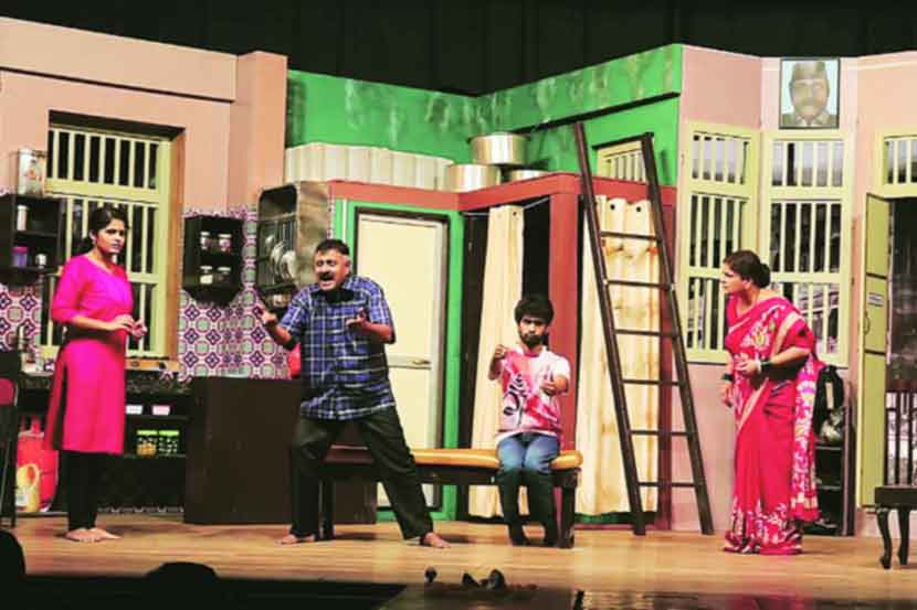 हसवता हसवता गंभीर करणारं ‘दहा बाय दहा’