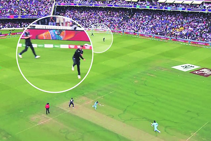 गप्तिलने चेंडू फेकला, त्यावेळी स्टोक्स आणि रशीद यांनी परस्परांना ओलांडलेले नव्हते.