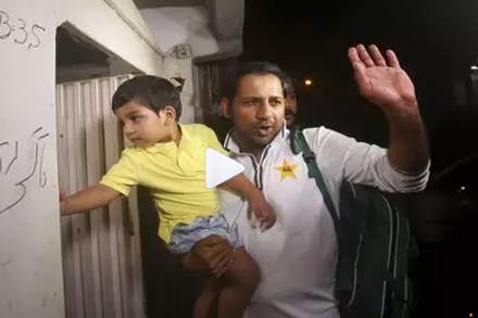 पाकिस्तानी संघ मायदेशी परतला पाकिस्तानी संघ मायदेशी परतला