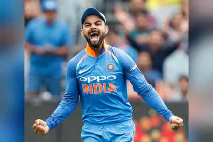 Video : विराट कोहलीचं हे रुप याआधी पाहिलं होतं का? Video : विराट कोहलीचं हे रुप याआधी पाहिलं होतं का?