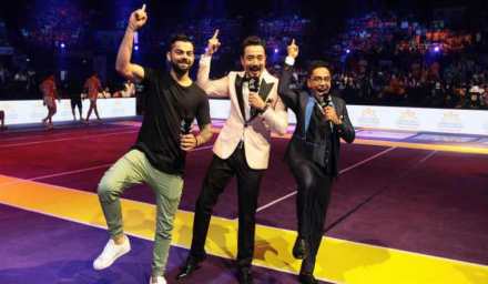 Pro Kabaddi 7 : विराटच्या उपस्थितीत मुंबई पर्वाचा श्रीगणेशा Pro Kabaddi 7 : विराटच्या उपस्थितीत मुंबई पर्वाचा श्रीगणेशा