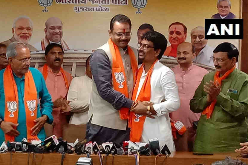 गुजरात : माजी काँग्रेस आमदार अल्पेश ठाकोर, धवलसिंह झाला भाजपात