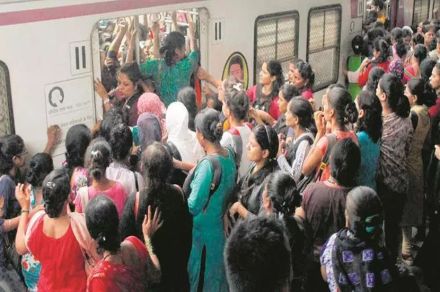(लोकलचं संग्रहित छायाचित्र)