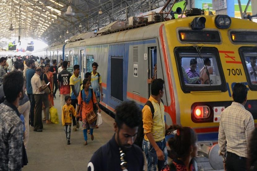 मुंबई : मध्य-हार्बरच्या प्रवाशांना दिलासा, मेगा ब्लॉक रद्द