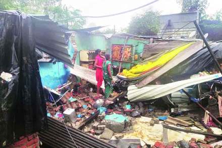 दगडखाण मालकांवर गुन्हे दाखल करा