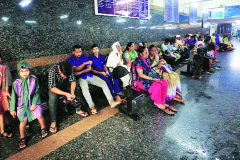 पालिका रुग्णालयात रुग्णांची गर्दी.