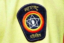 पोलीस पथकावर कुख्यात गुंडाचा हल्ला ; दोन शिपाई जखमी