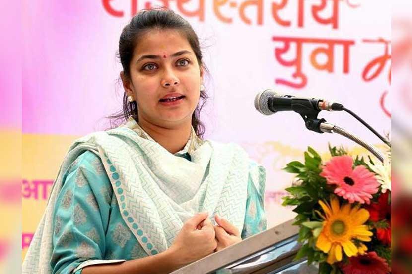  प्रणिती शिंदें यांचे संग्रहित छायाचित्र 