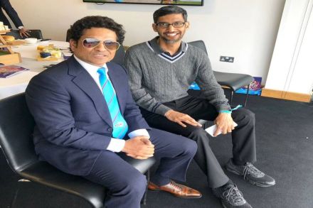 फोटो सचिन-सुंदर पिचाईंचा, चर्चा मात्र धोनीची