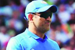 धोनीने संघ उभारणीत मदत करावी – बीसीसीआय