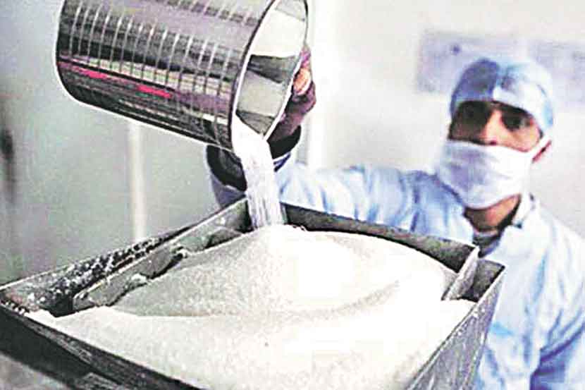 पूर व दुष्काळामुळे साखरेच्या उत्पादनात ५० टक्के घट