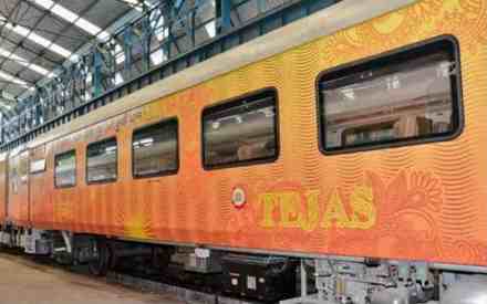‘तेजस एक्स्प्रेस’ ठरणार देशातली पहिली खासगी रेल्वे ? ‘तेजस एक्स्प्रेस’ ठरणार देशातली पहिली खासगी रेल्वे ?