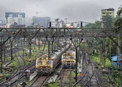 मध्य रेल्वे विस्कळीत; माटुंग्याजवळ सिग्नल यंत्रणेत बिघाड