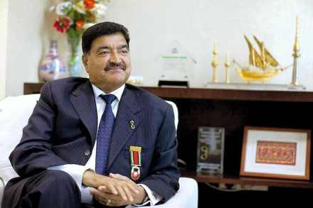 दुबईस्थित बी आर शेट्टी भारतात करणार पाच अब्ज डॉलर्सची गुंतवणूक दुबईस्थित बी आर शेट्टी भारतात करणार पाच अब्ज डॉलर्सची गुंतवणूक