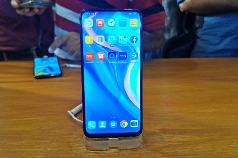 Huawei च्या ‘पॉप-अप किंग’ स्मार्टफोनचा फ्लॅशसेल, ‘या’ आहेत आकर्षक ऑफर्स