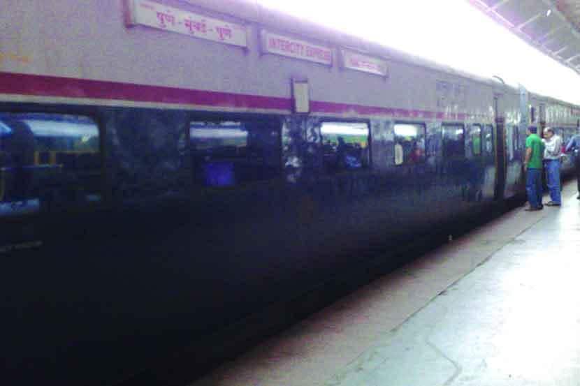 ठाण्यात ओव्हरहेड वायरच्या खांबावर चढला माथेफिरु, मध्य रेल्वेचा खोळंबा