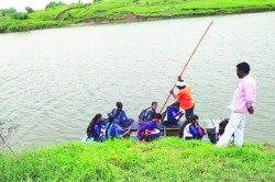 पैनगंगेतून विद्यार्थ्यांचा जीवघेणा प्रवास